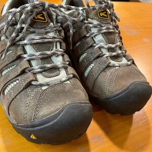 Womens 6 Steel Toe Keen Flint Utility EH Rated Low Brown Leather Work Shoe Trail